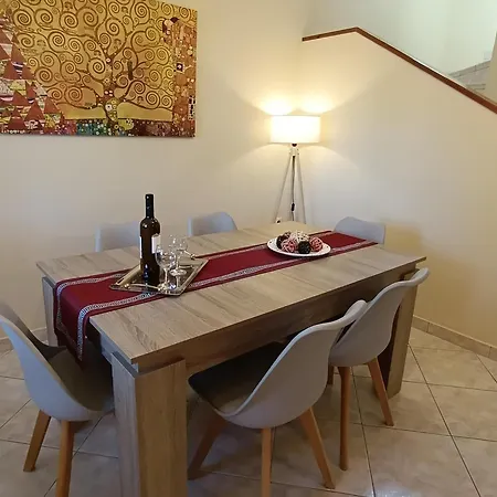 La D' Oro فيلة *